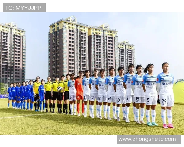 女裁判崭露头角 足球场上的女性力量与变革